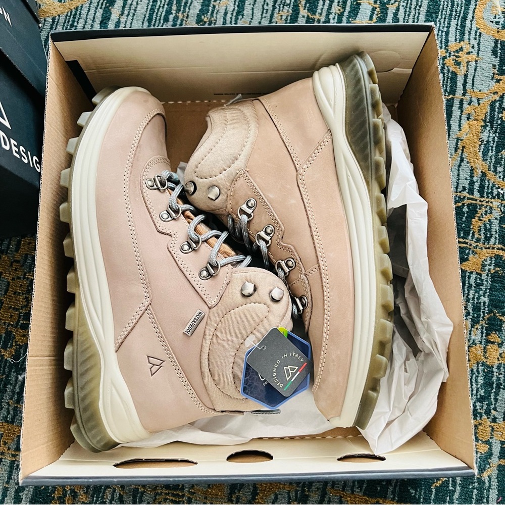 New!!! Boots!! Alpine design women’s Winter!!